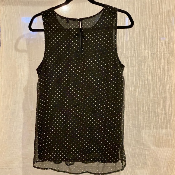 Vero Moda Sleeveless Pleated Blouse. - Picture 2 of 8